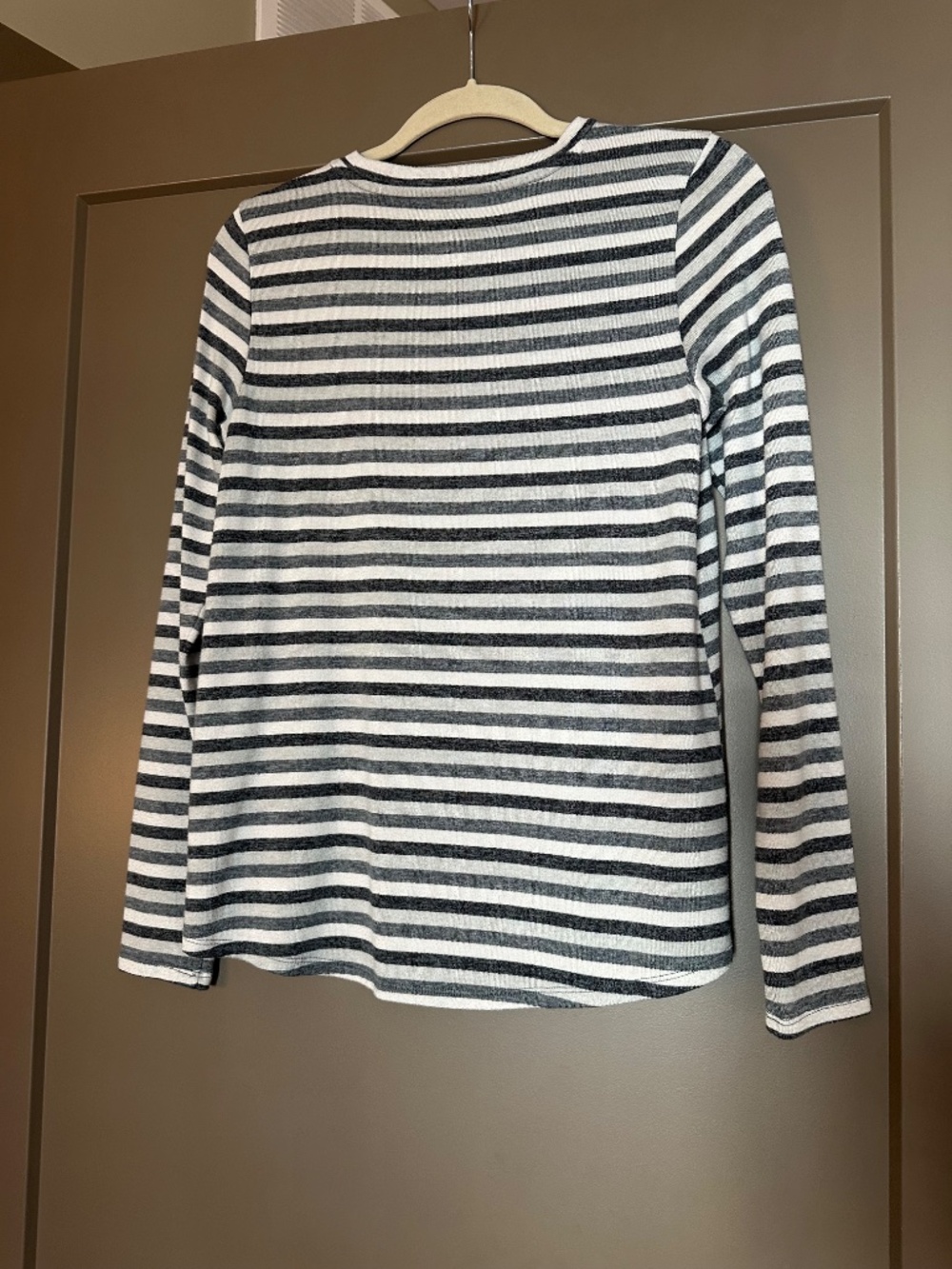 American Eagle Soft & Sexy Long Sleeve Tee Size S Blue/Gray Striped - Picture 2 of 4